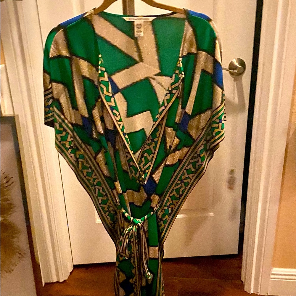 Diane von Furstenberg Abstract print, Silk Dress…. Never Worn and Gorgeous!